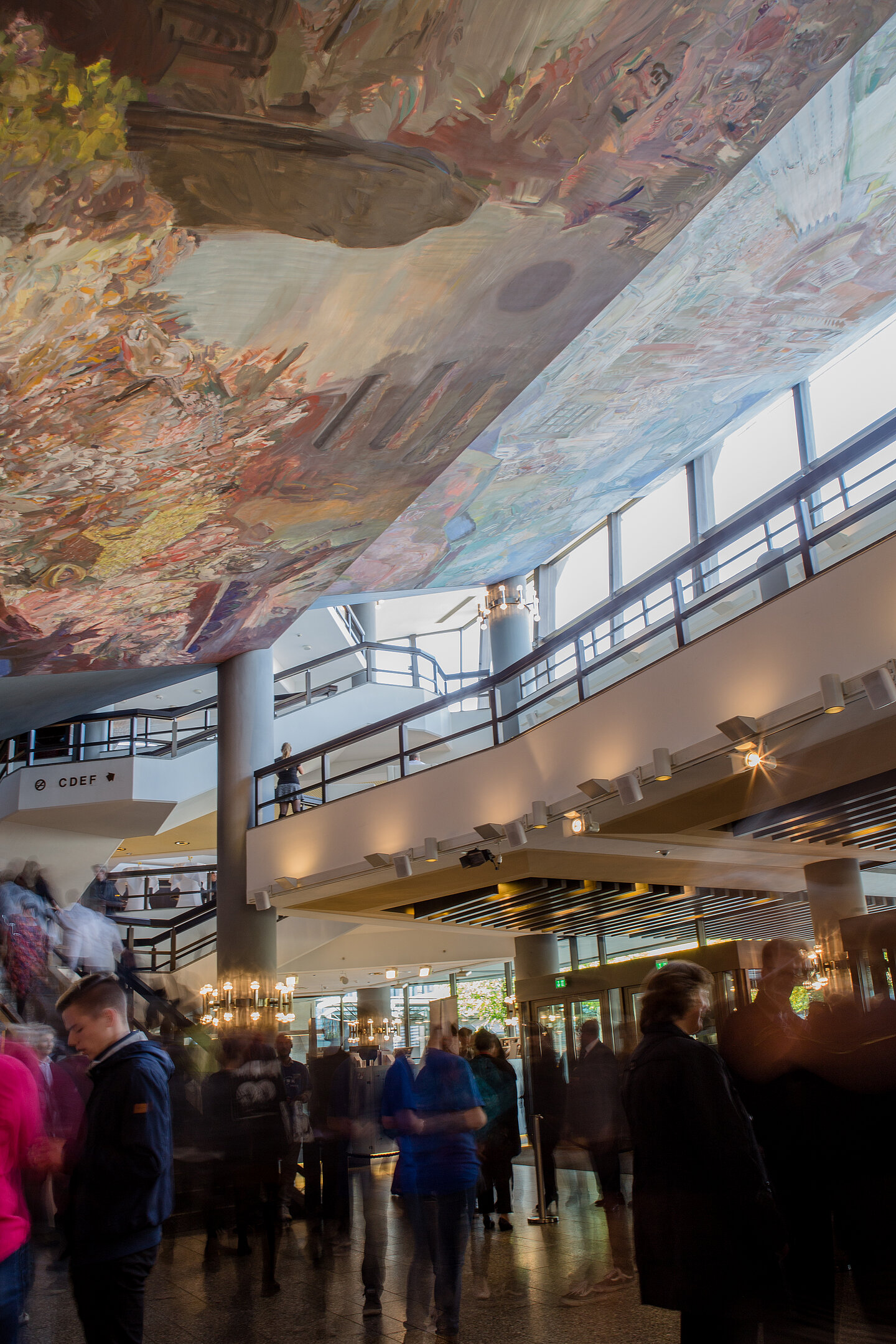 Volles Haus: Foyer des Gewandhauses zu Leipzig zur feierlichen Immatrikulation der HTWK Leipzig 2018. (Foto: Robert Weinhold/HTWK Leipzig) Volles Haus: Foyer des Gewandhauses zu Leipzig zur feierlichen Immatrikulation der HTWK Leipzig 2018. (Foto: Robert Weinhold/HTWK Leipzig)