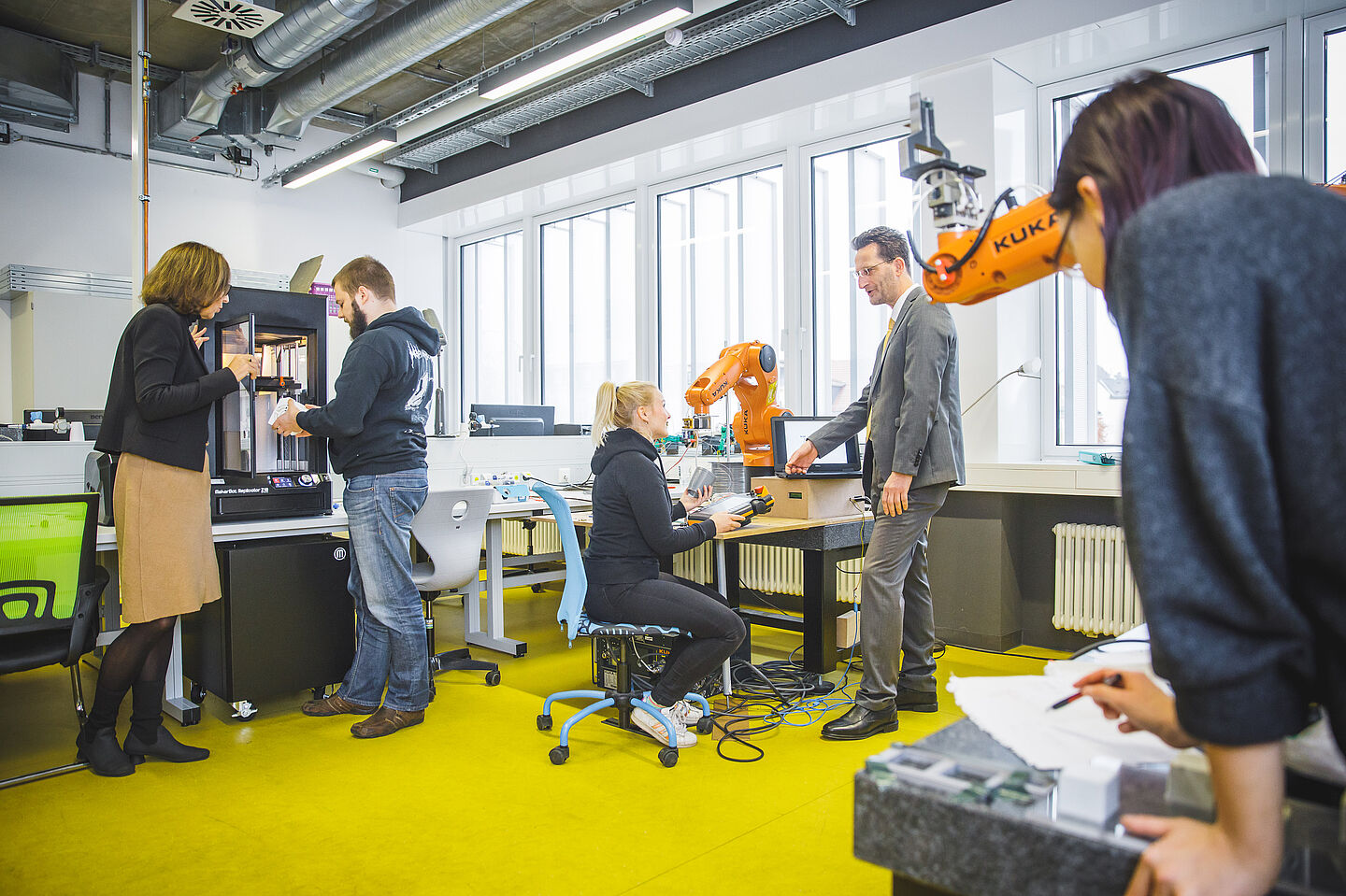An der HTWK Leipzig wird künftig ein Querschnittsprofil „Angewandte Digitalisierung“ aufgebaut, um Schnittstellen zwischen Digitalisierung und den bestehenden anwendungsbezogenen Fachgebieten der HTWK Leipzig zu entwickeln. (Foto: Stephan Flad/HTWK L An der HTWK Leipzig wird künftig ein Querschnittsprofil „Angewandte Digitalisierung“ aufgebaut, um Schnittstellen zwischen Digitalisierung und den bestehenden anwendungsbezogenen Fachgebieten der HTWK Leipzig zu entwickeln. (Foto: Stephan Flad/HTWK Leipzig)