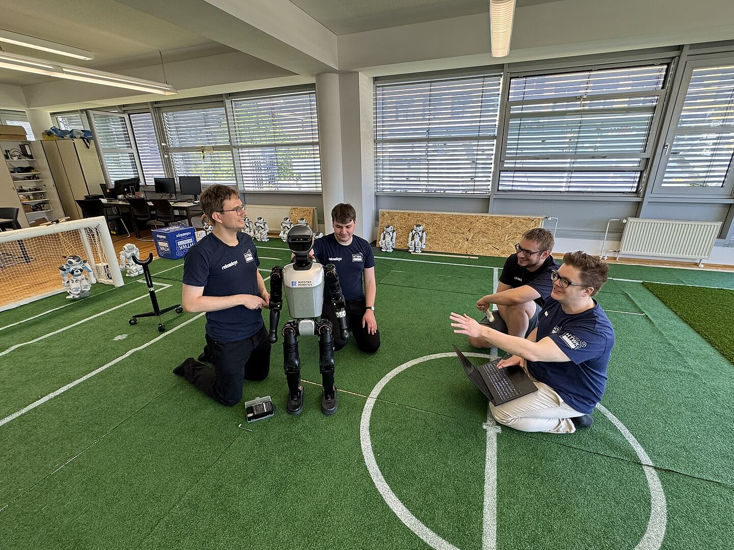 "Booster" auf der "Langen Nacht der Wissenschaften" am 20. Juni 2025. (Foto: HTWK Robots)