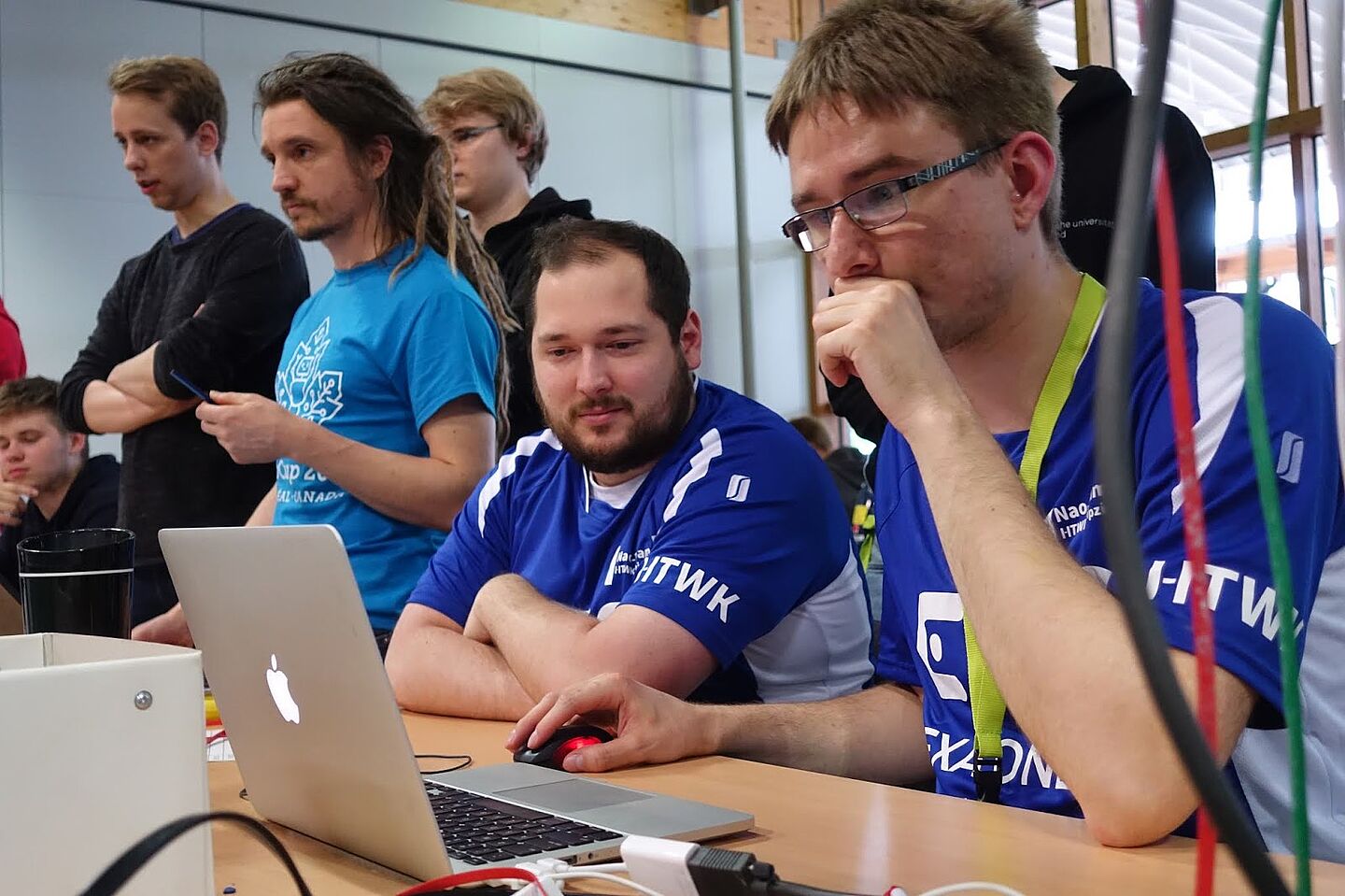 Florian Mewes und Tobias Jagla vom Nao-Team HTWK Nao-Team HTWK Mitglieder mit Laptop