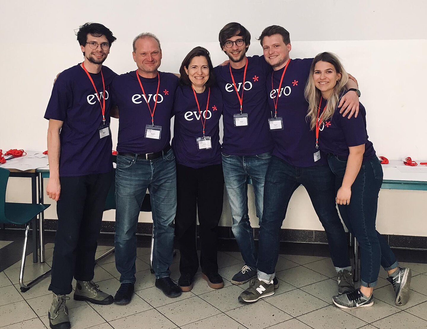 Das Evostar Orga team (von links nach rechts): Misha Paauw (Universität Amsterdam), Hendrik Richter (HTWK), Anna Esparcia (Universität Valencia), Jonas Berger, Marcel Meyer, Natalie Kruck (HTWK) Das Evostar Orga team (von links nach rechts): Misha Paauw (Universität Amsterdam), Hendrik Richter (HTWK), Anna Esparcia (Universität Valencia), Jonas Berger, Marcel Meyer, Natalie Kruck (HTWK)