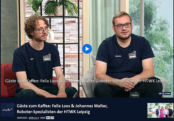 Screenshot von zwei Männern im TV-Studio des MDR
